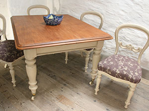 Pedran hand painted shabby chic  Victorian Farmhouse Table with Four Matching Chairs