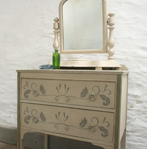 Pedran hand painted shabby chic  Chest of Drawers