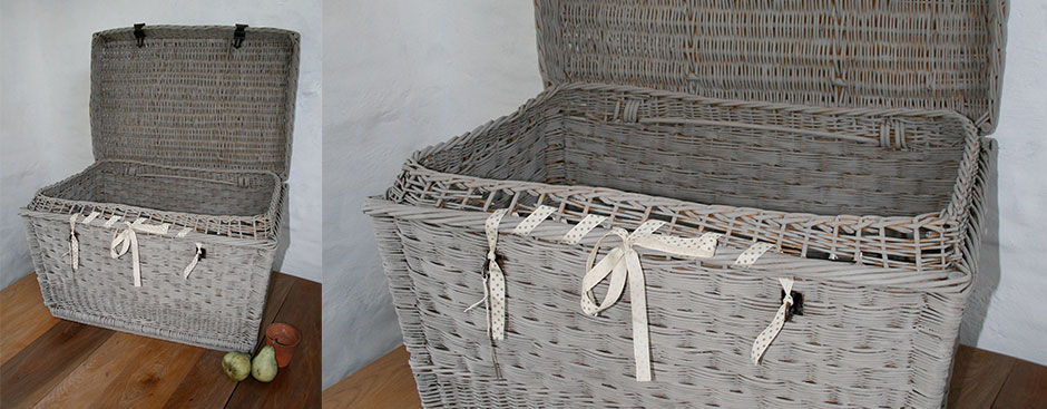 Pedran Vintage Finds - Large Picnic Basket